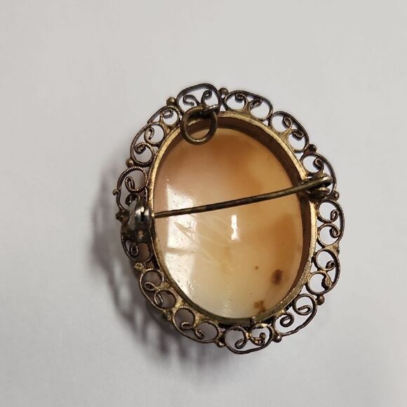 Left Facing RARE Carved Shell Cameo Brooch - Picture 3 of 8
